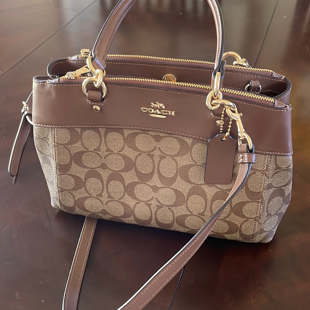 Beautiful coach purse, excellent condition. Used 1 week